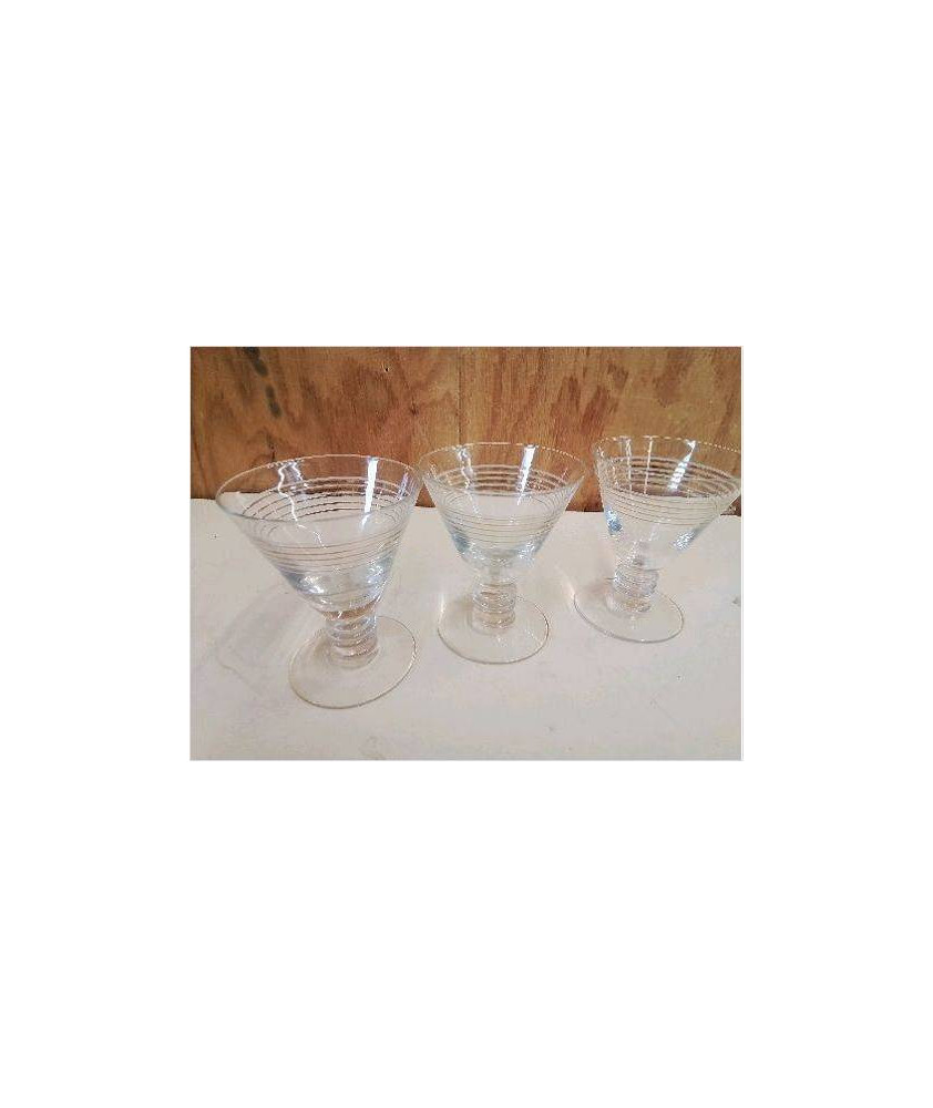 LOT DE 3 VERRES A PIED 