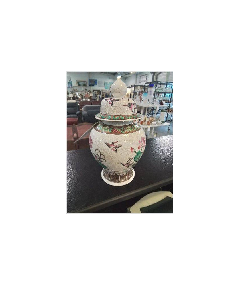 VASE COUVERT ASIATIQUE CÉRAMIQUE ÉMAILLÉE AUX LOTUS ET OISEAUX  