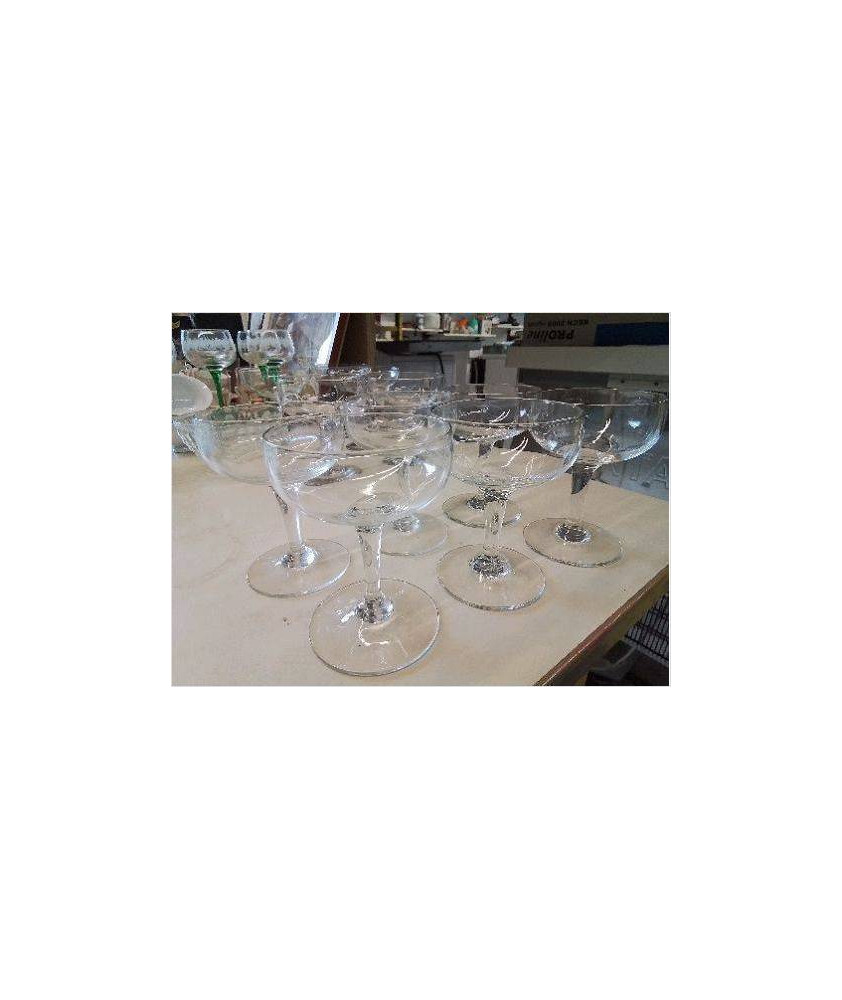 LOT DE 6 COUPES A CHAMAPGNE