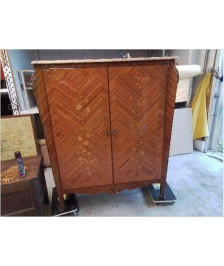 PETITE ARMOIRE MARQUETÉE 