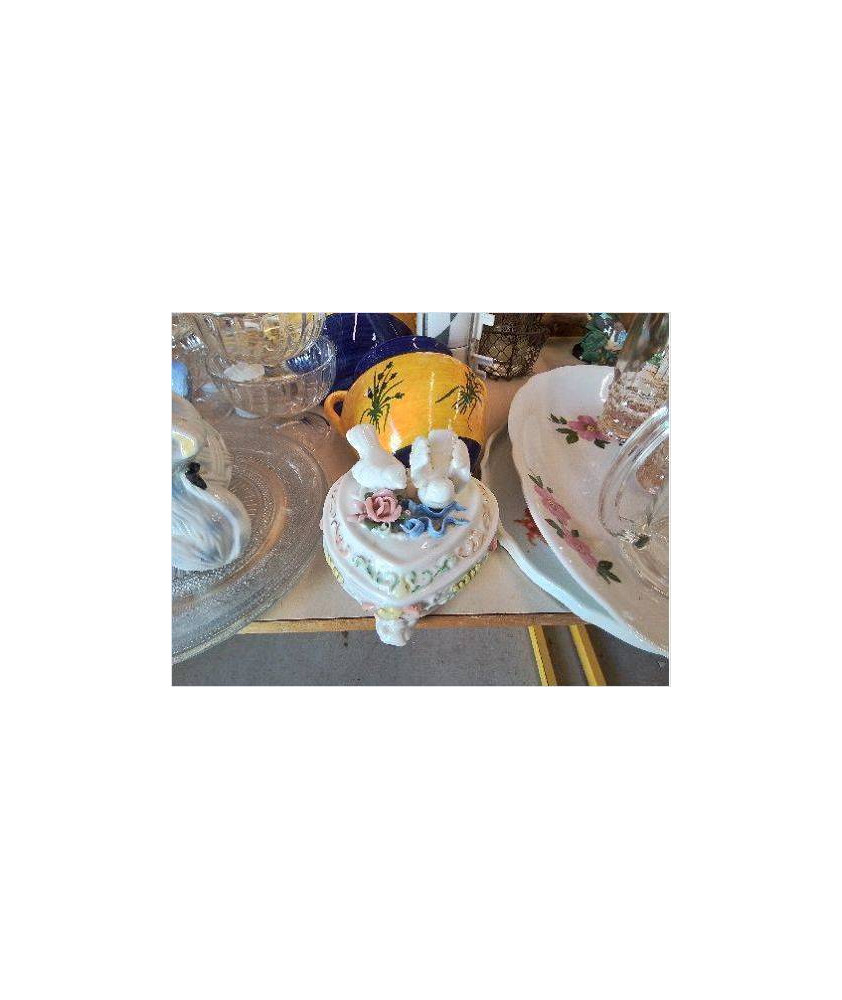 BOITE À BIJOUX PETIT OISEAU EN PORCELAINE 