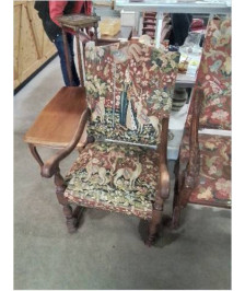 FAUTEUIL STYLE LOUIS XIII TAPISSERIE  A LA LICORNE 