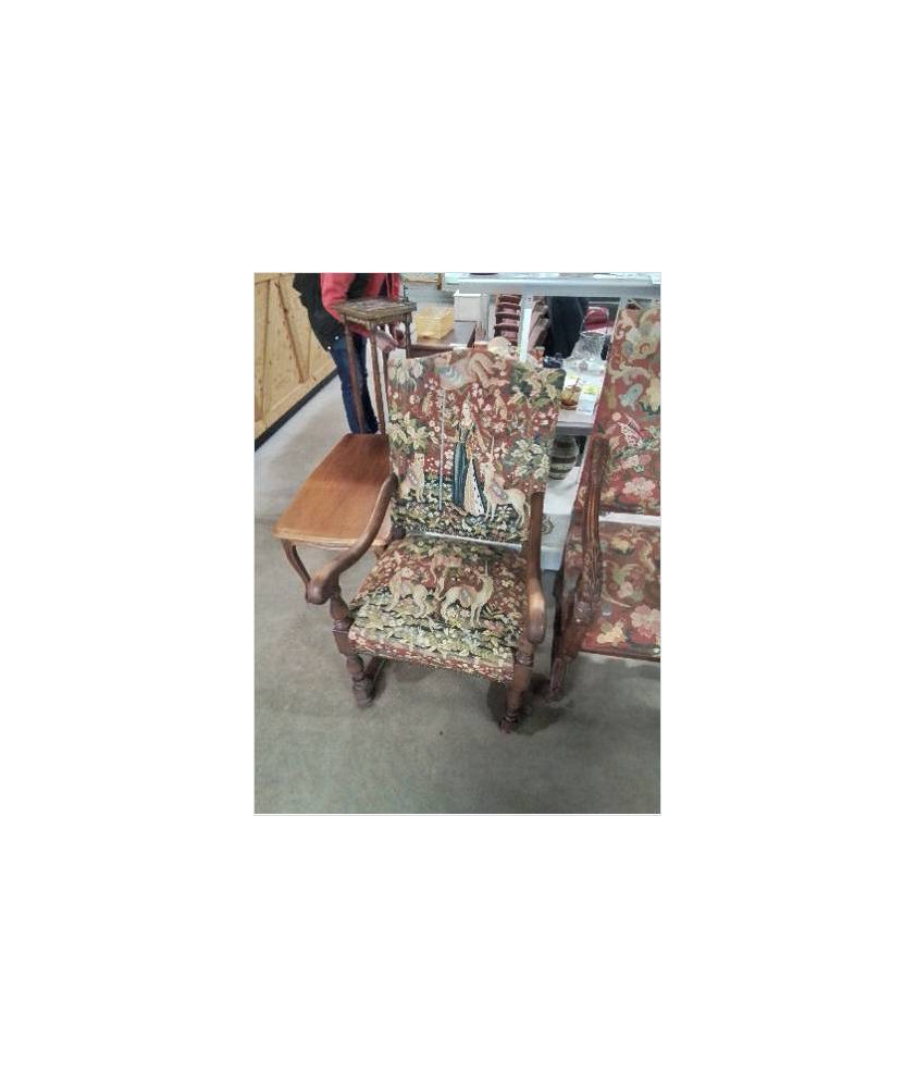FAUTEUIL STYLE LOUIS XIII TAPISSERIE  A LA LICORNE 