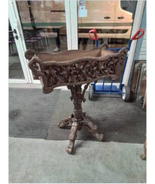 JARDINIÈRE SUR PIED BOIS SCULPTÉ AUX FEUILLAGES FORÊT NOIR XIXE