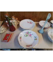 ASSIETTE EN PORCELAINE AVEC MOTIF FLORAL