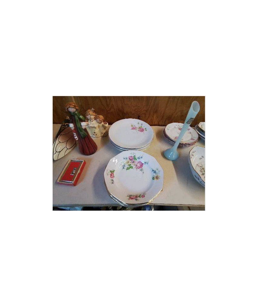 ASSIETTE EN PORCELAINE AVEC MOTIF FLORAL