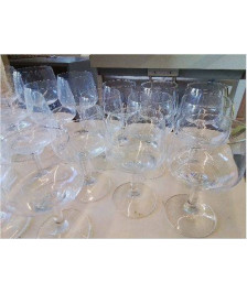 LOT DE 10 VERRES A VIN BLANC EN CRISTAL 
