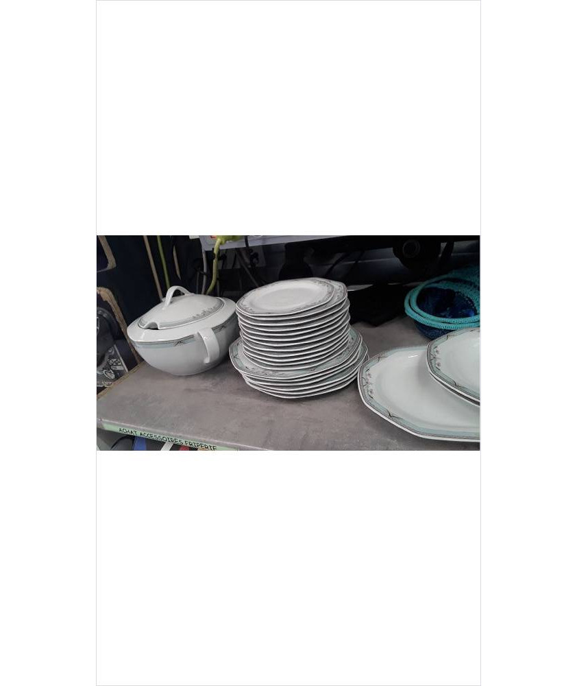 SERVICE DE TABLE PORCELAINE LE LOT