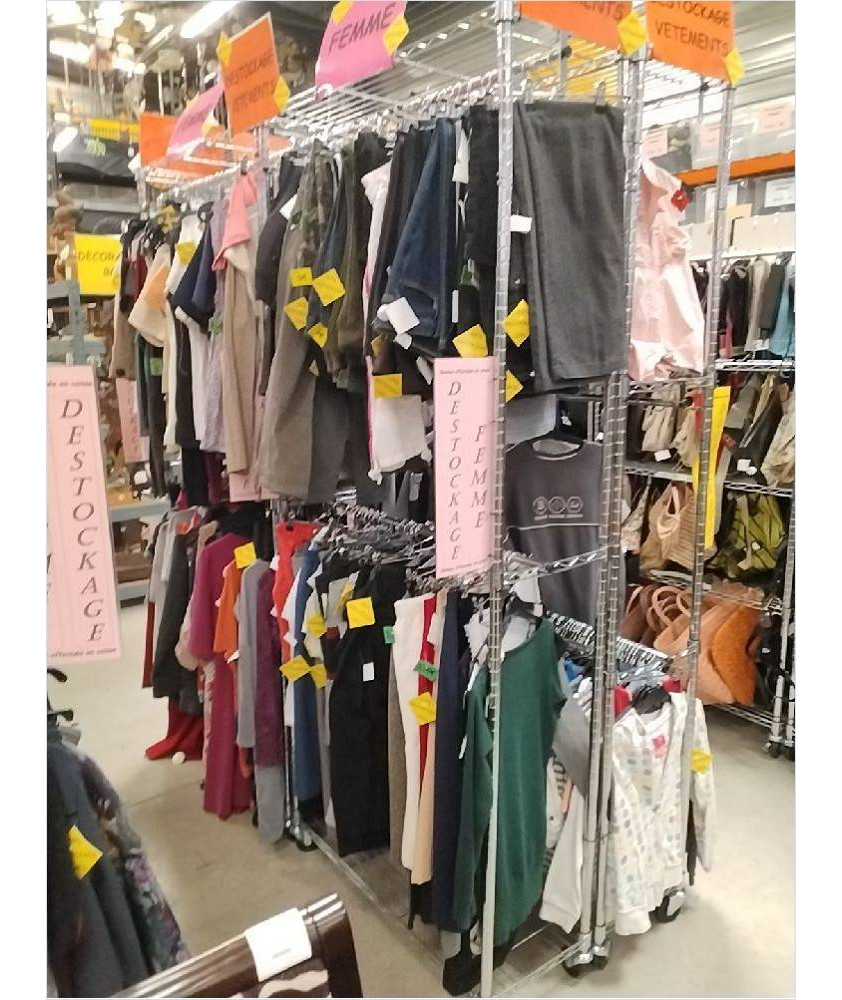 DESTOCKAGE FRIPERIE ROUGE