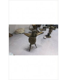 VERRE VIN ANTIQUE TRIPODE 
