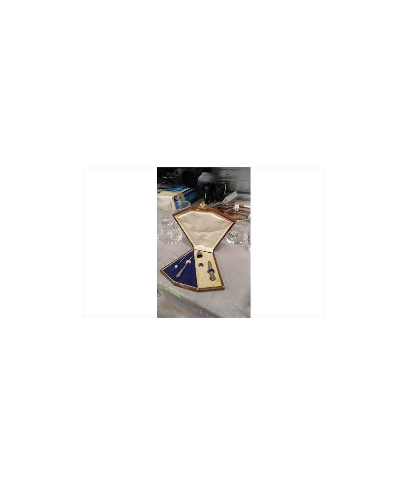NECESSAIRE A COUTURE (INCOMPLET) 