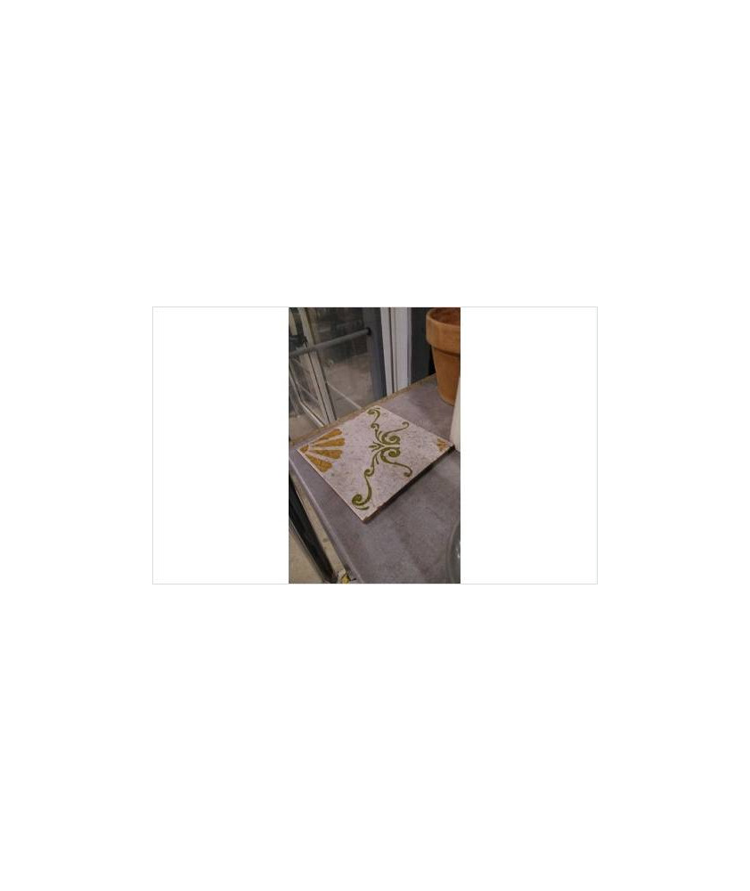 DESSOUS DE PLAT