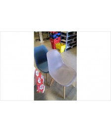 CHAISE COULEUR EN L’ETAT