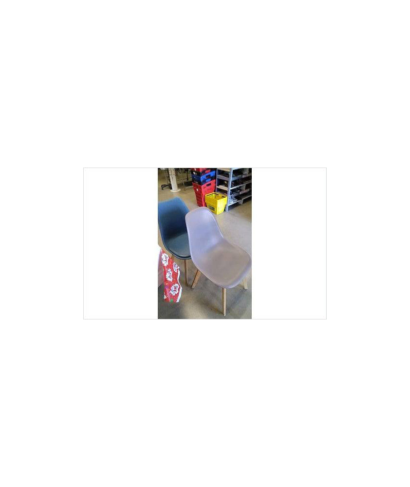 CHAISE COULEUR EN L’ETAT