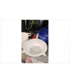 PASSOIRE BLANCHE PLASTIQUE 
