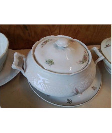 SOUPIÈRE EN PORCELAINE 
