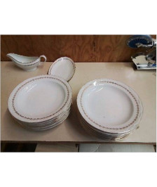 ASSIETTES CREUSES AVEC BORDURE DORÉ 
