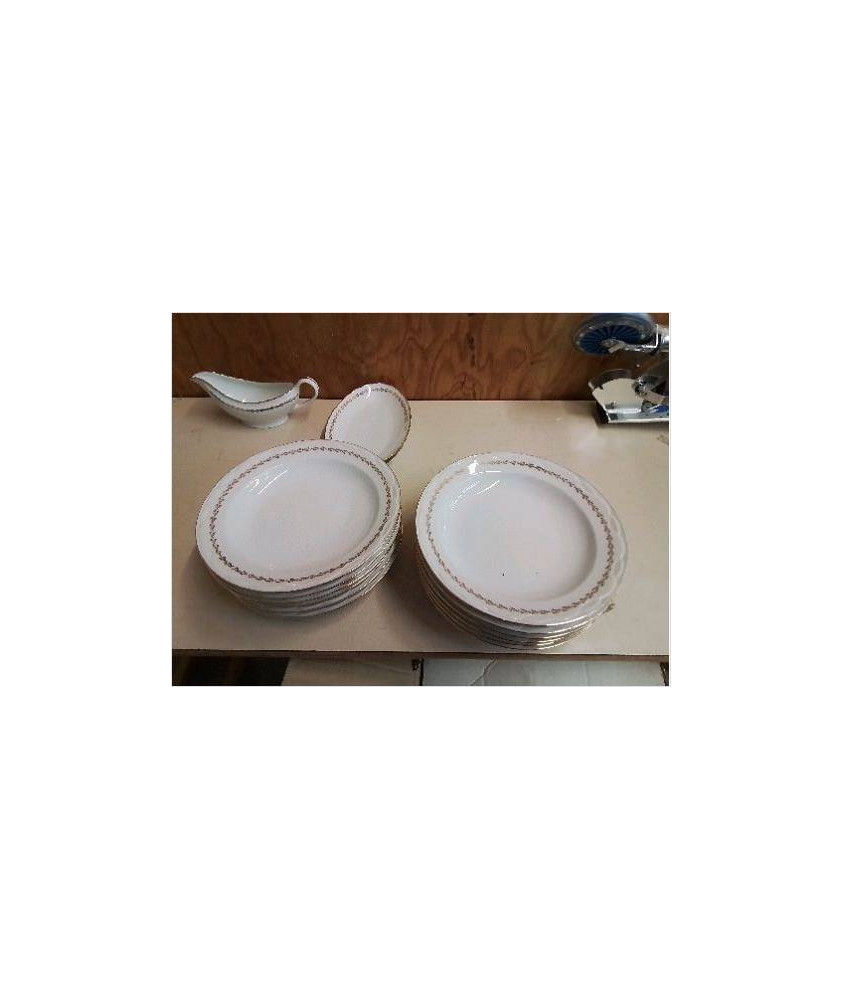 ASSIETTES CREUSES AVEC BORDURE DORÉ 