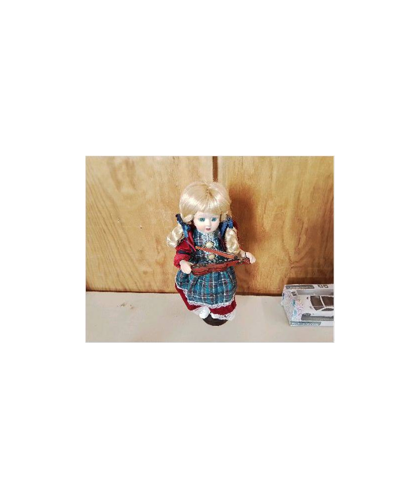 PETITE POUPÉE VIOLONISTE 