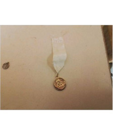 PETITE MEDAILLE PLAQUE OR 