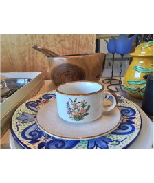 TASSE EN GRES AVEC MOTIF FLORAL 
