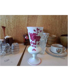 VASE EN OPALINE AVEC MOTIF FLORAL 