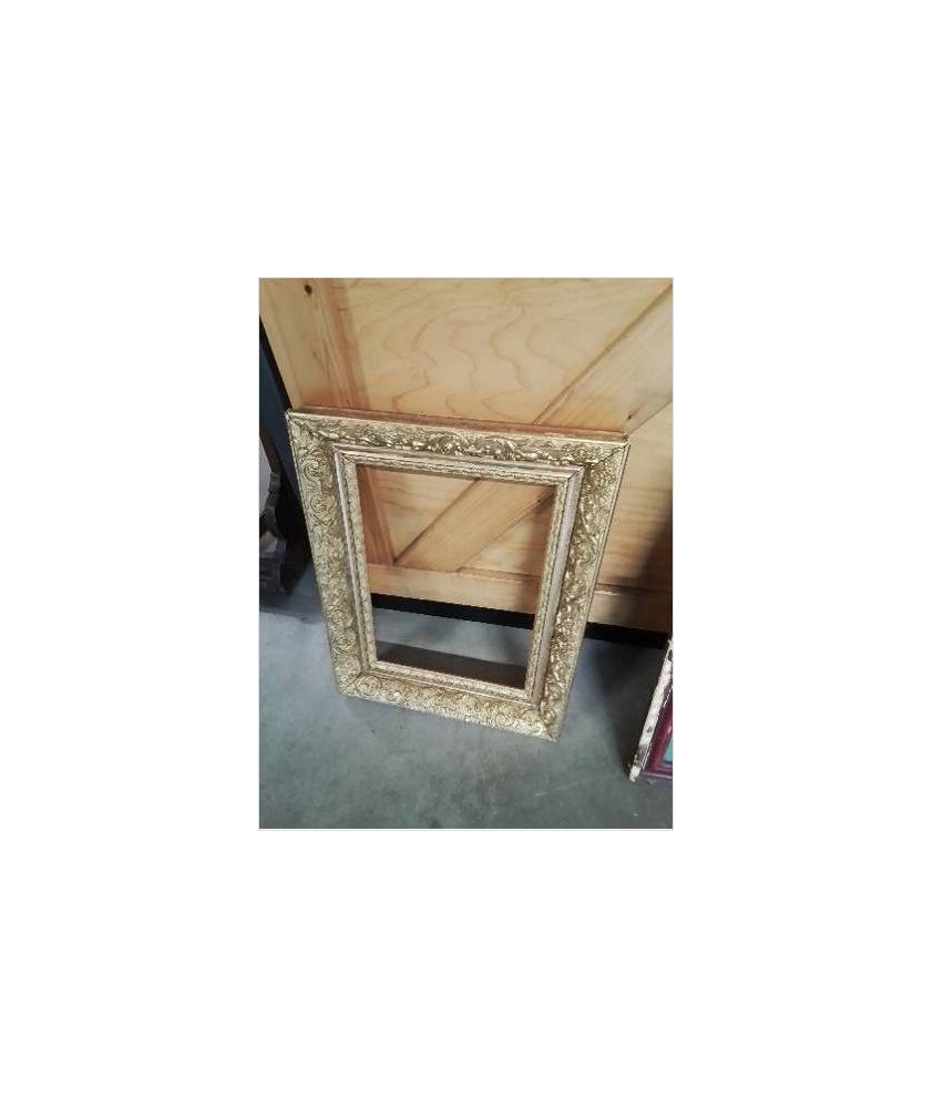 ENCADREMENT BOIS ET STUC DORÉ AUX RINCEAUX  40,5X30,5
