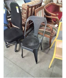 CHAISE MÉTAL NOIR ASSISE PERFORÉE 