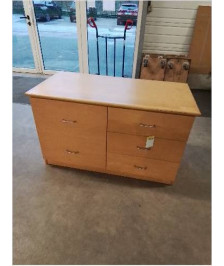 COMMODE  BOIS CLAIR 5 TIROIRS DONT 1 EN L\'ÉTAT