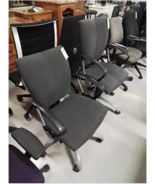 FAUTEUIL DE BUREAU A ROULETTES PIÈTEMENT MÉTAL GRIS ASSISE TISSU GRIS DOSSIER RÉGLABLE 