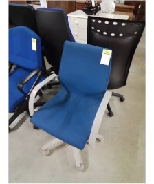 FAUTEUIL DE BUREAU A ROULETTES PIÈTEMENT RÉSINE GRIS ASSISE BLEU DOSSIER ICLINABLE 