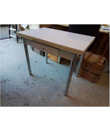 PETITE TABLE FORMICA ANNEE 60