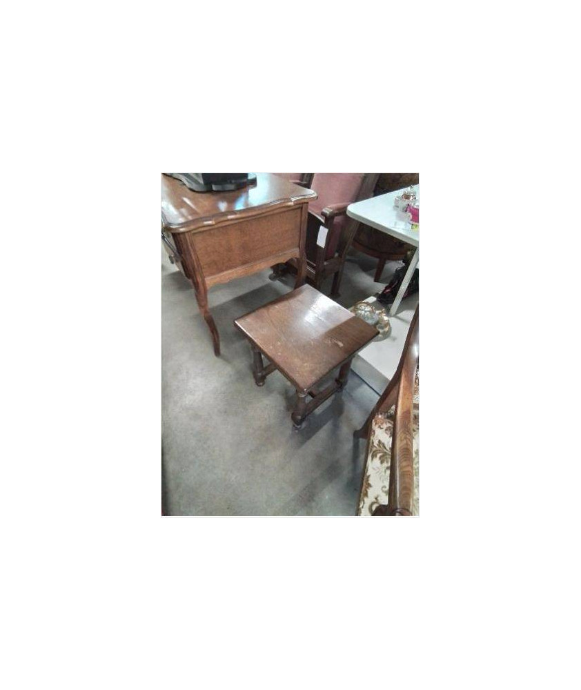 TABLE BASSE CARRÉ A ENTRETOISE PIEDS BALUSTRE STYLE RÉGENCE 