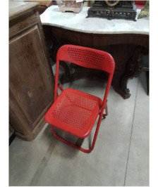 CHAISE PLIANTE METAL ROUGE AJOURÉ