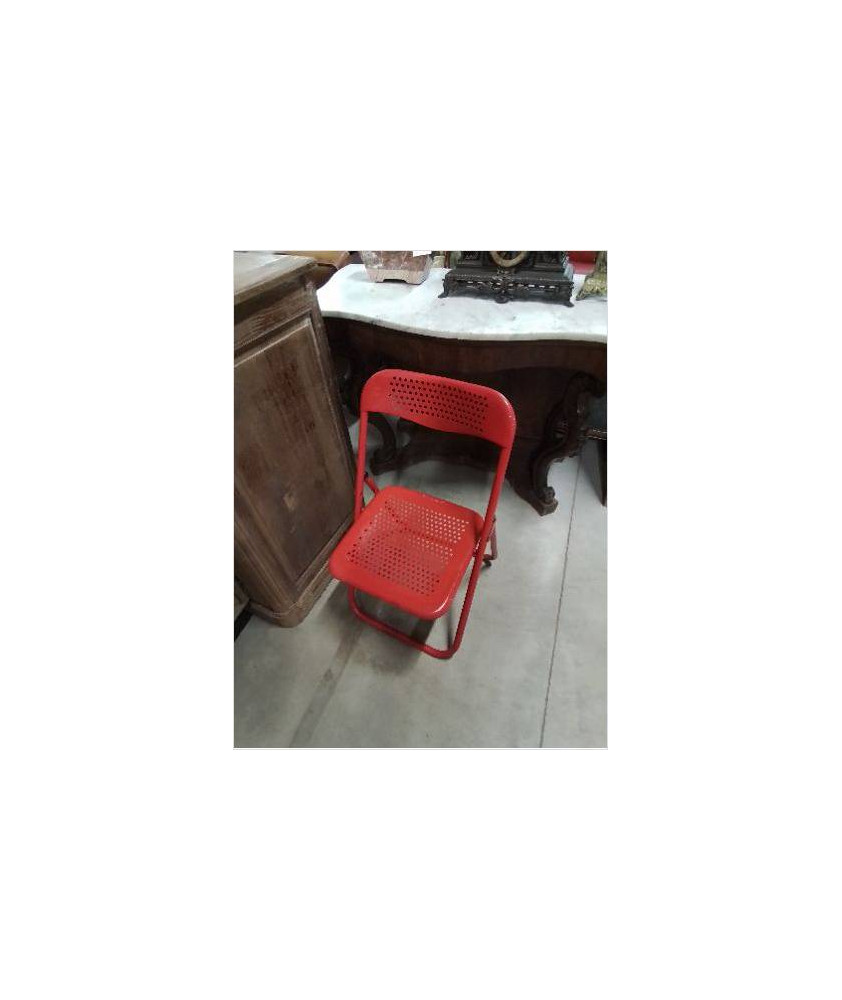 CHAISE PLIANTE METAL ROUGE AJOURÉ