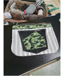 POCHETTE MATELASSÉ LES DINO