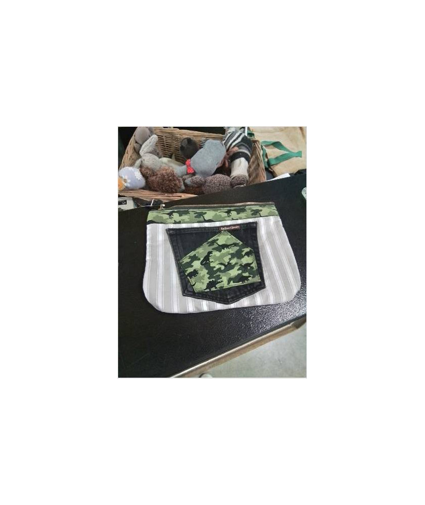 POCHETTE MATELASSÉ LES DINO