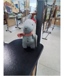 LAPIN GRIS ET ROUGE 