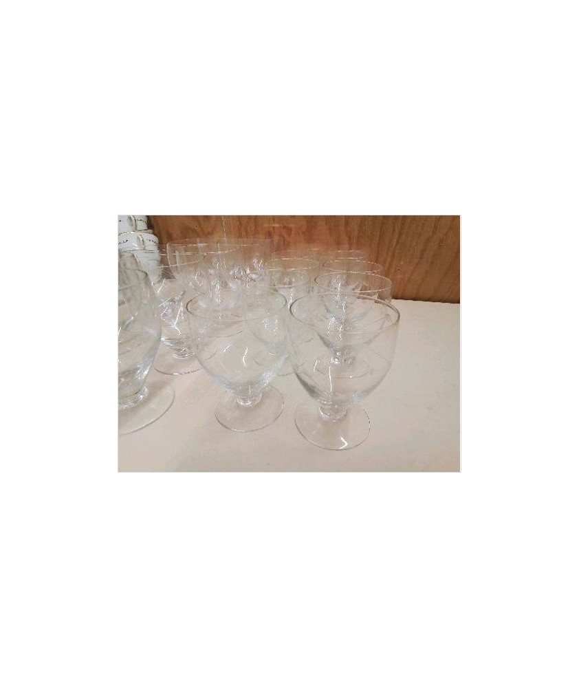LOT DE 10 VERRES A VIN EN CRISTAL 