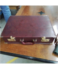 ATTACHÉ CASE A CODE