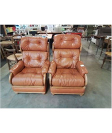 PAIRE DE FAUTEUILS CUIR FAUVE 