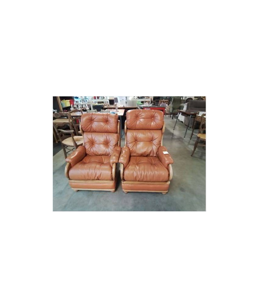 PAIRE DE FAUTEUILS CUIR FAUVE 