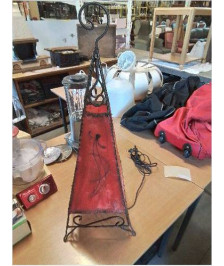 LAMPE ORIENTALE METAL ET CUIR ROUGE 