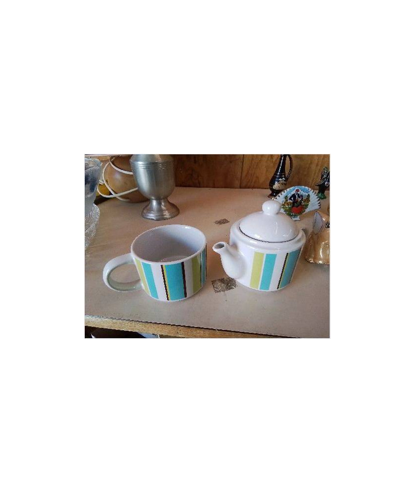 PETITE TASSE AVEC THÉIÈRE 