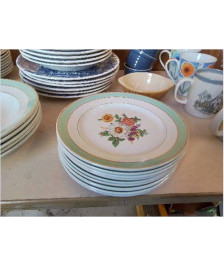LOT DE 9 ASSIETTES MOTIF FLORAL 