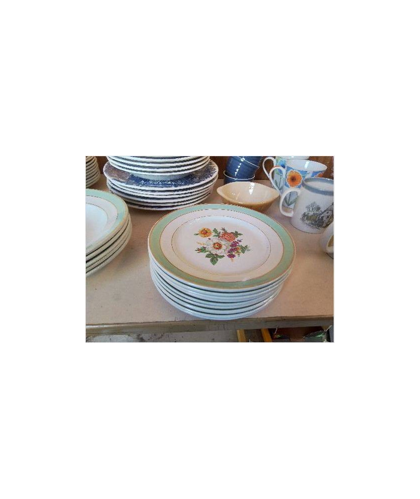 LOT DE 9 ASSIETTES MOTIF FLORAL 