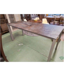 TABLE MANGE DEBOUT