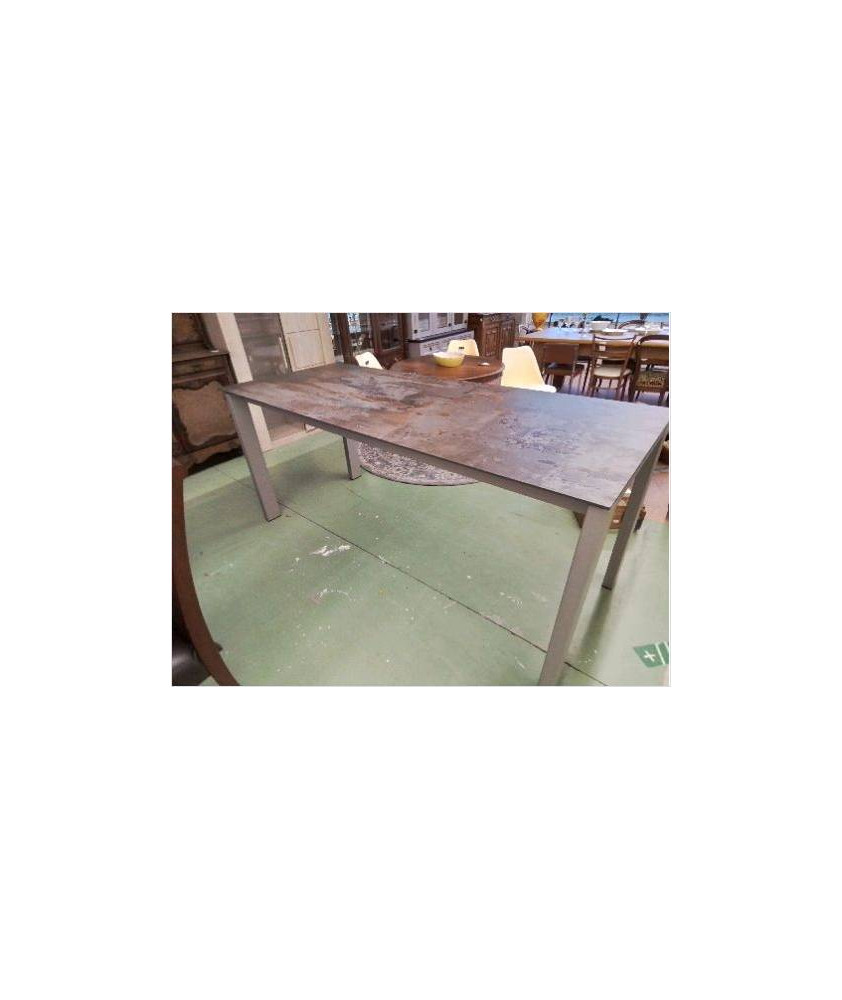 TABLE MANGE DEBOUT