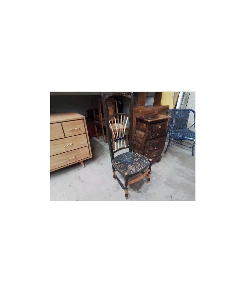 CHAISE NOURISSE DÉCORÉE