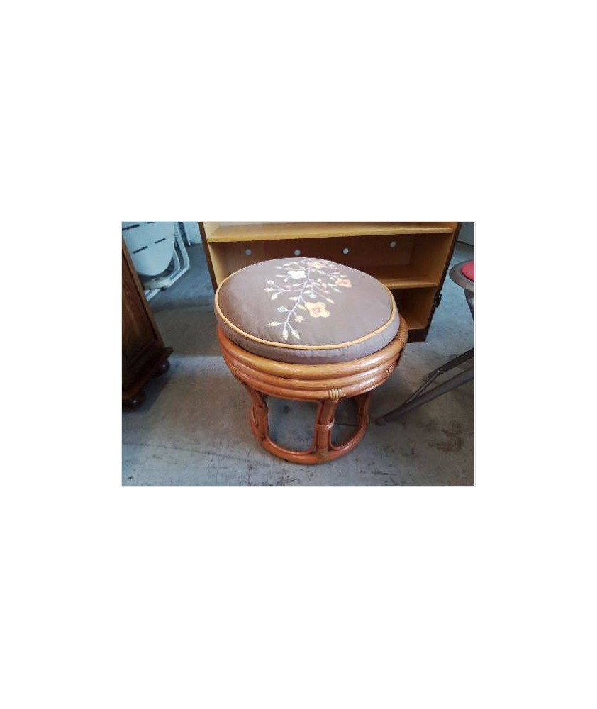 POUF EN ROTIN
